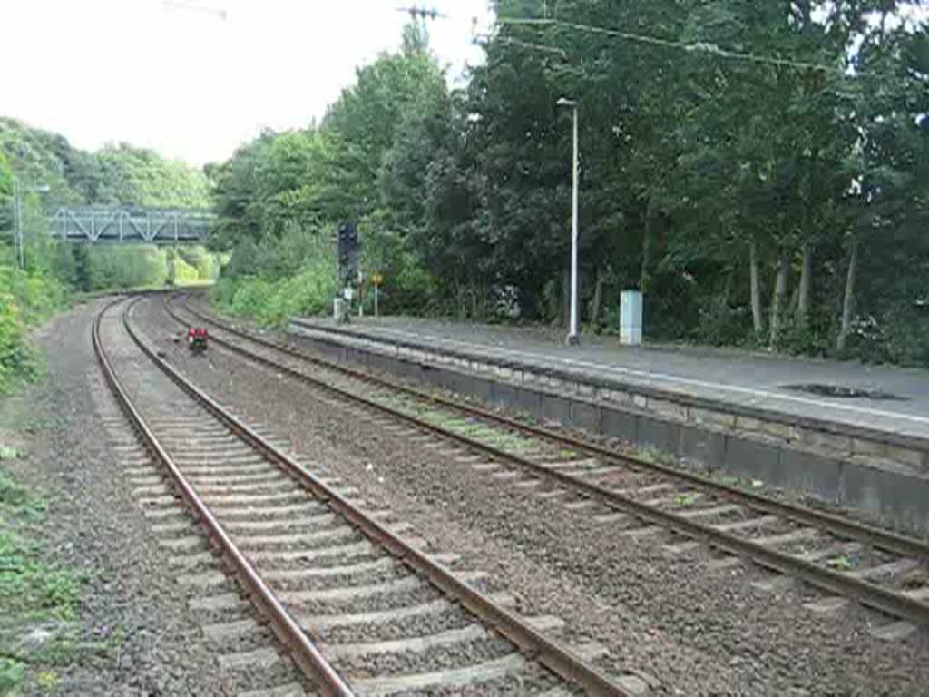 S3 nach Hattingen (R) bei der Ausfahrt aus Bochum Dahlhausen am 24. August 2008. Schublok war eine BR 143.