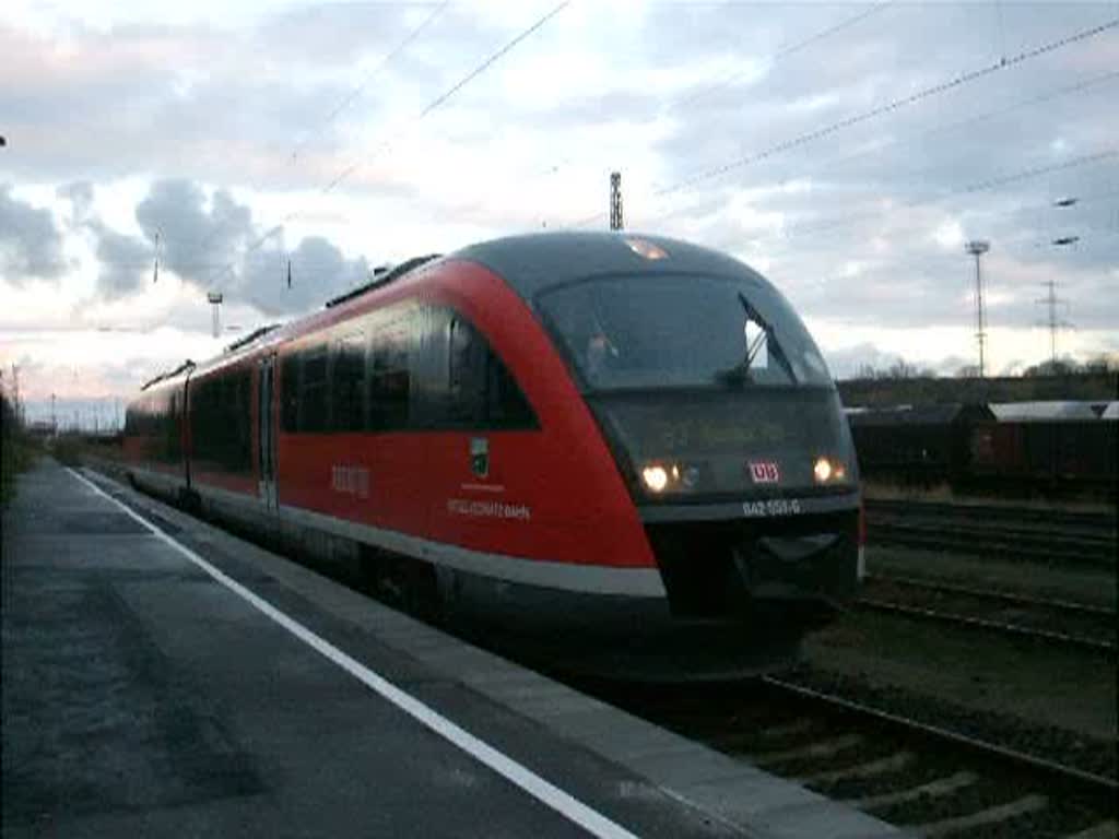S3 von Rostock-Seehafen Nord nach Rostock Hbf.bei Ausfahrt im Haltepunkt Rostock Toitenwinkel.(25.12.08)