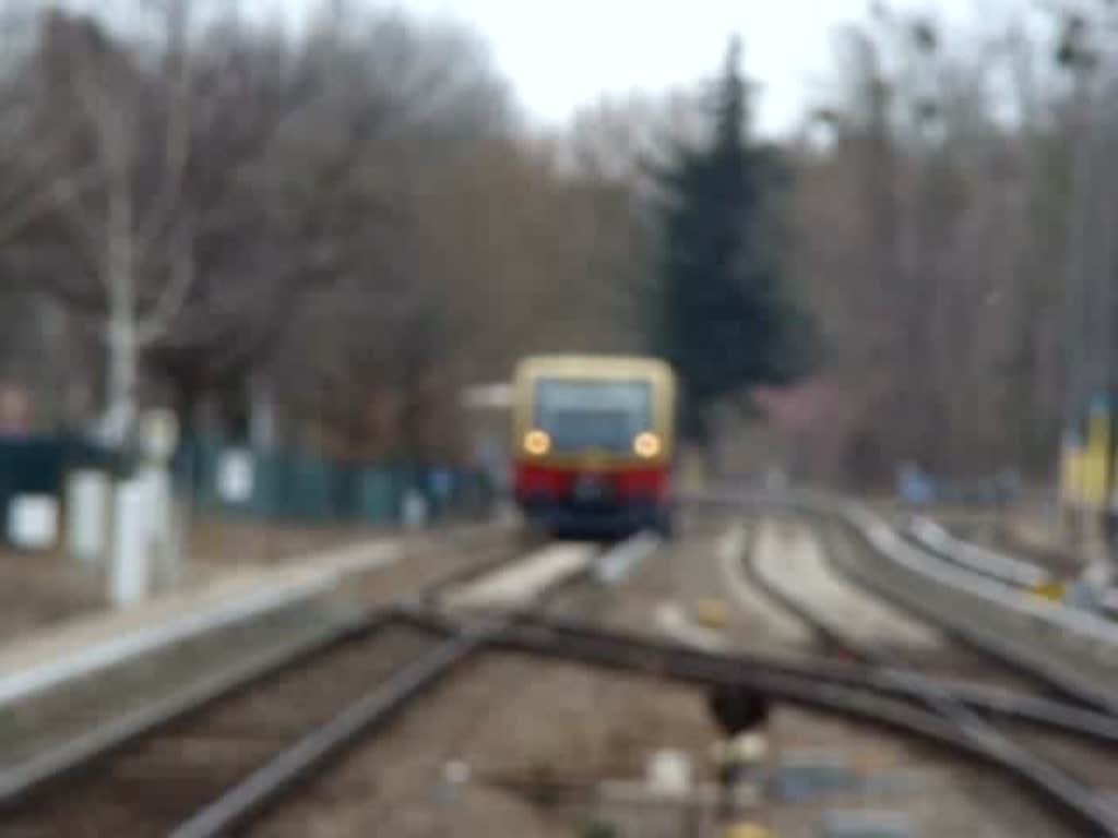 S7 aus Ahrensfelde nach Potsdam Hauptbahnhof hat am 29.03.08 Einfahrt in den Bahnhof Berlin Wannsee.