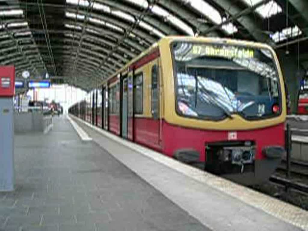 S7 nach Ahrensfelde am 18.3.2007 bei der Ausfahrt aus dem Ostbahnhof.