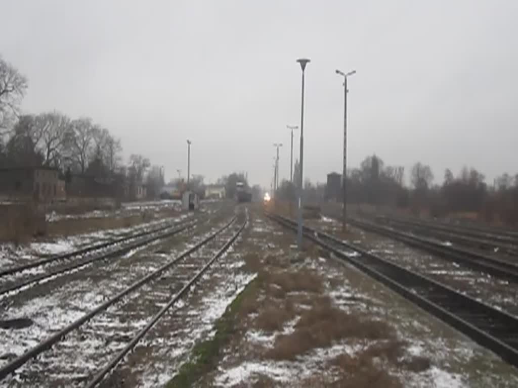 SA105-101 mit Regionalzug aus Rzepin beim Einfahrt in Bahnhof Miedzyrzecz,08.12.2013