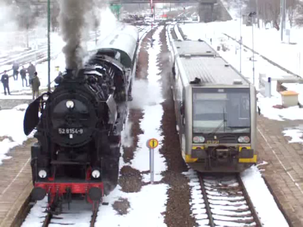 Scheinanfahrt im Bf Deuben (bei Zeitz) mit BR 52-8154 des  Eisenbahnmuseums Bayerischer Bahnhof Leipzig e.V. . Die Stimmen neben mir stammen brigens von einem Fernsehteam des MDR, die dem Lokpersonal das Abfahrtssignal geben :)