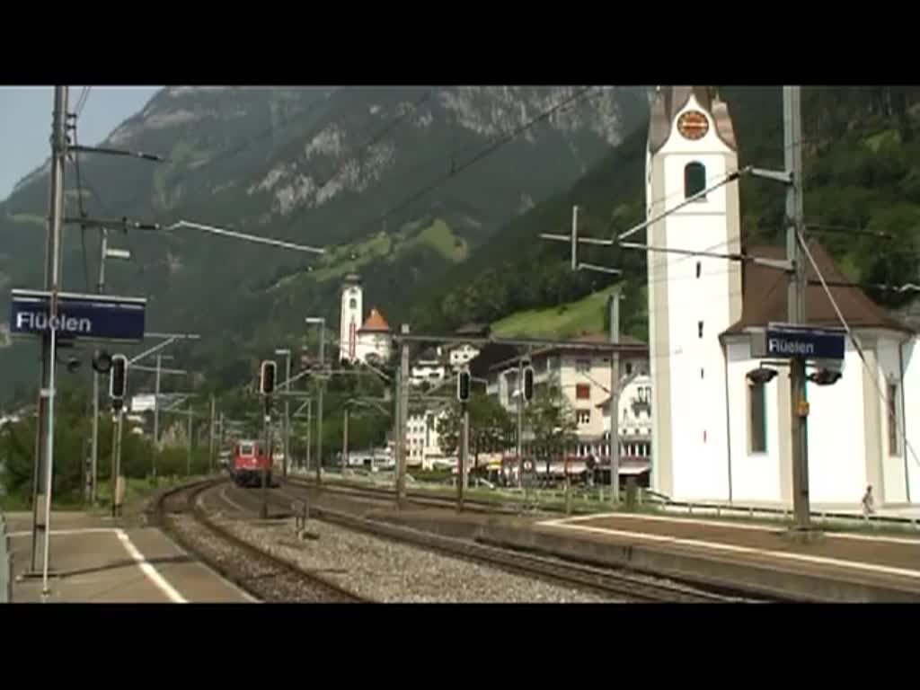 Schweiz 2012 - Wegen einem Felssturz bei Gurtnellen heit es am 30.6.2012 fr diesen InterRegio in Flelen Endstation.
