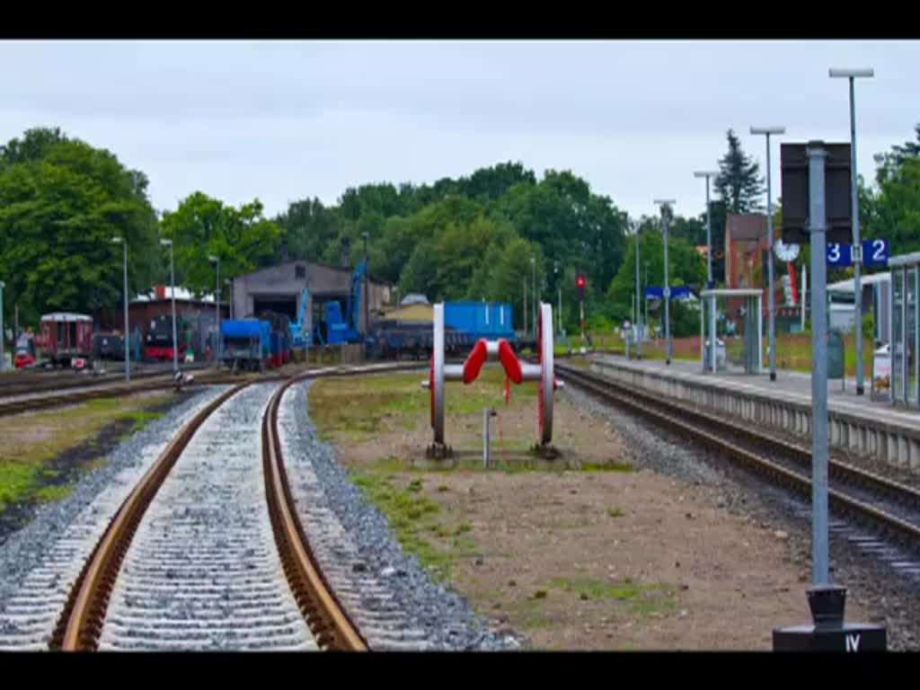 Slideshow ber's Aufrsten vom ,,Rasenden Roland  mit anschlieender Vorbeifahrt am Pommerschen Kleinbahnmuseum in Putbus. - 14.07.2011