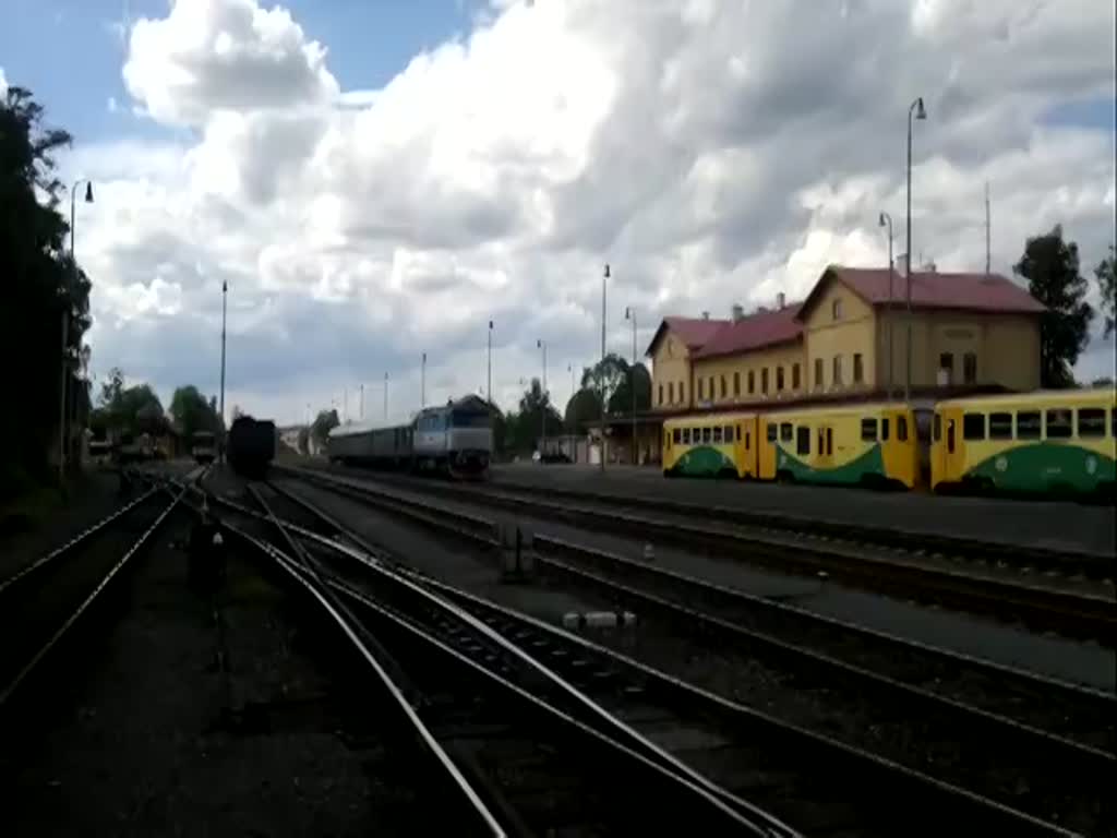 Sonderzug mit T478 von Rakovnik nach Prag. Abfahrt vom Bahnhof Rakovnik. Video Shot on location für Fotografen.