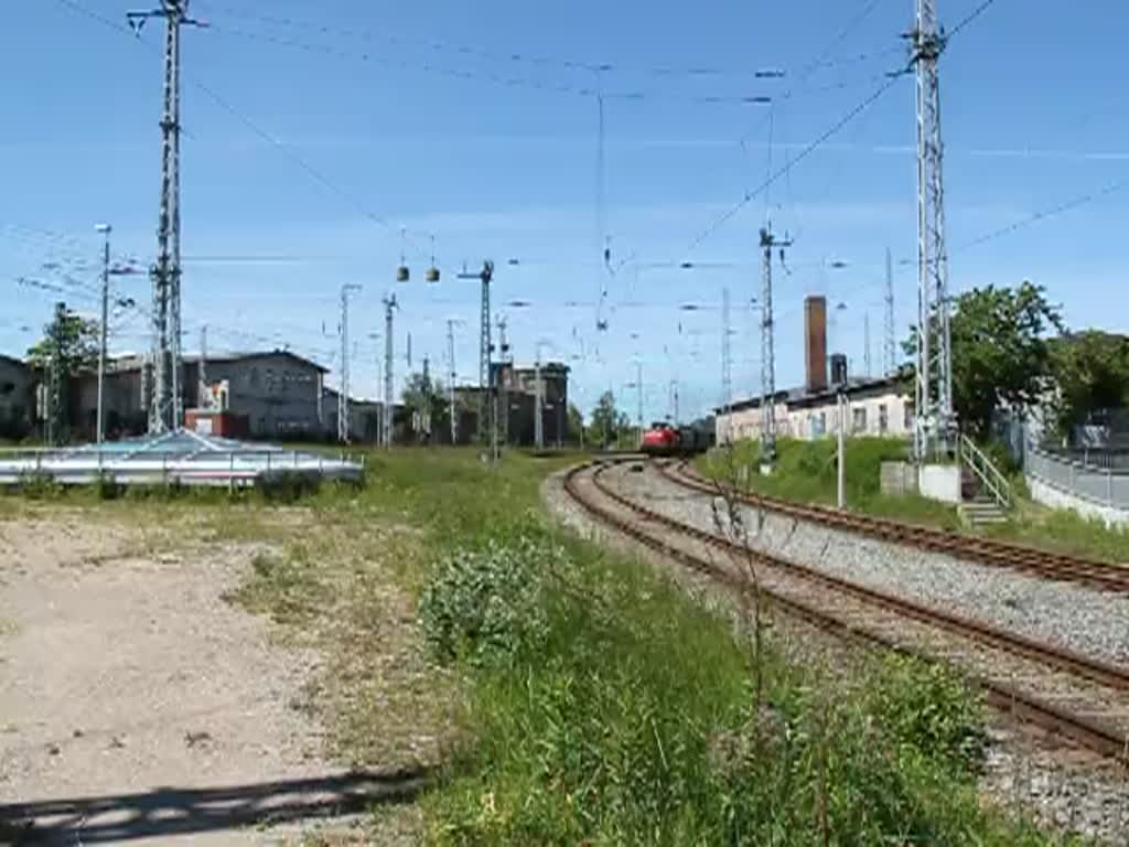 Sonderzug+346 100-2+91 134 von Schwerin nach Putbus bei der Ausfahrt im Rostocker Hbf.(03.06.2011)
