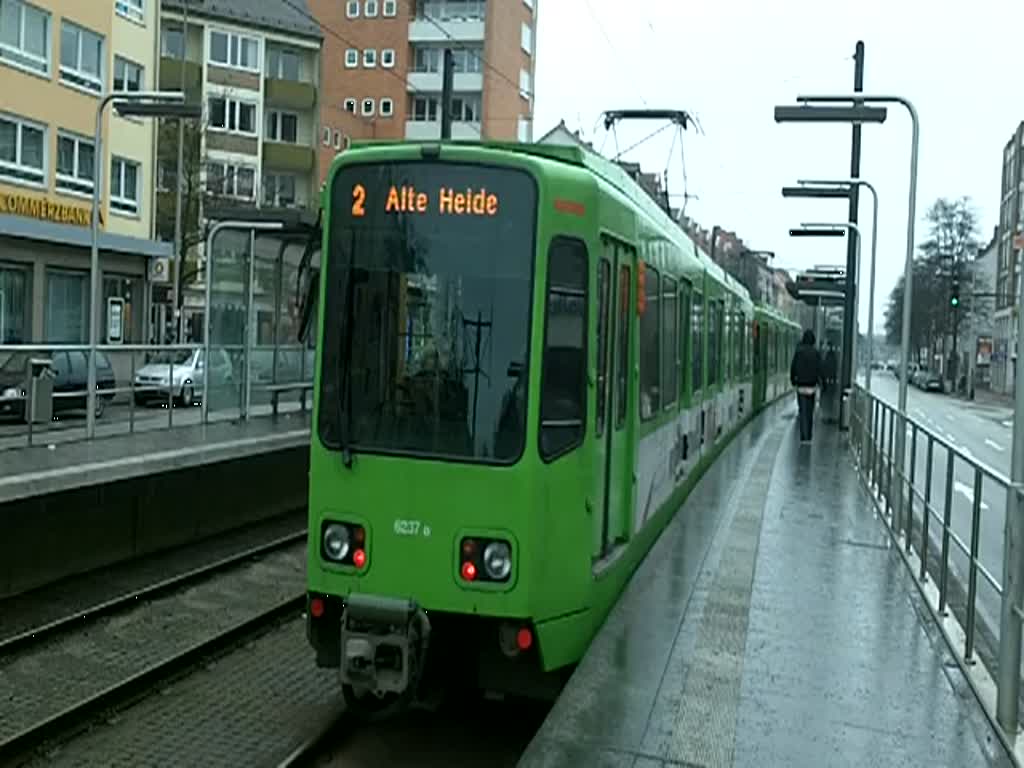 Stadtbahnabfahrt der Linie 2, am 23.01.2011  Haltestelle Vahrenwalder Platz 