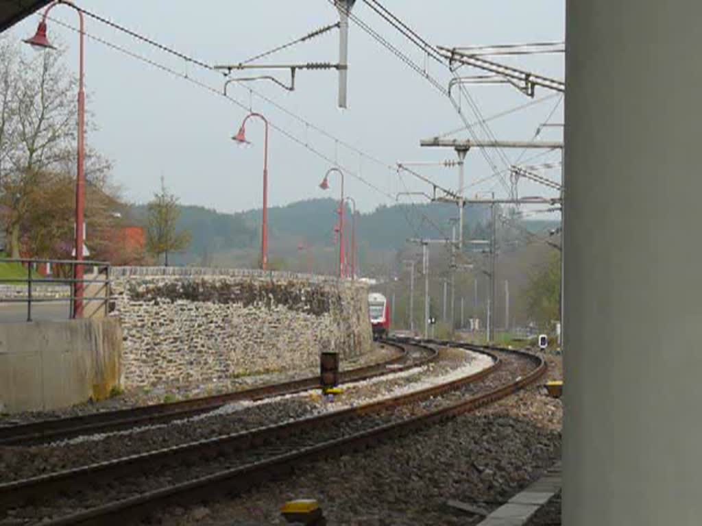 Steuerwagen 014 mit Zug geschoben von 4008 als IR, aus Richtung Luxemburg kurz vor Troisvierges aufgenommen am 13.04.2009.
