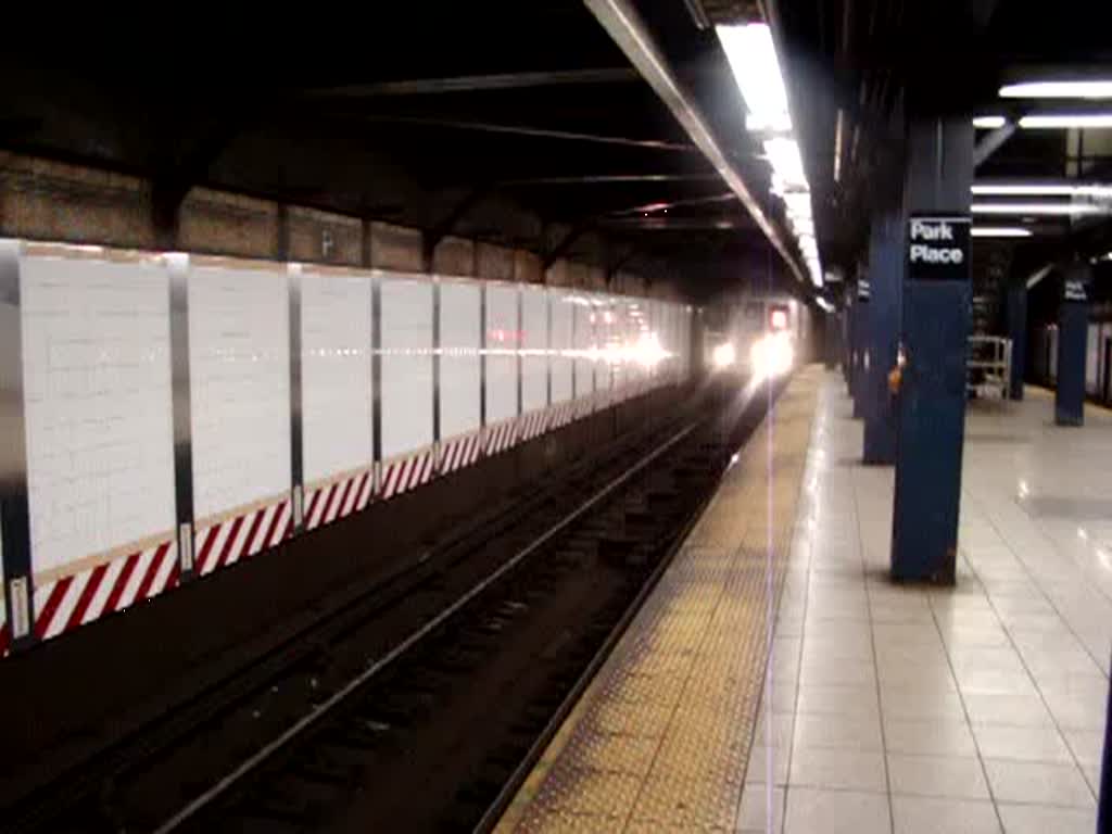 Subway in New York City am 18.03.08 an der Haltestelle Park Place. Hier fhrt gerade die Subwaylinie 3 (Express Train in Manhattan and  Local Train in Brooklyn) von Harlem/148 Street (Manhattan) nach New Lets Avenue (Brooklyn).  Typ R62
