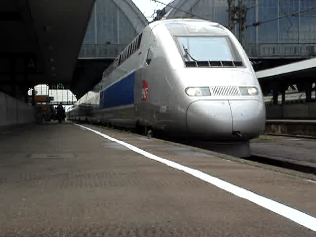 TGV 9573 aus Gare de l'Est (Paris) zur Weiterfahrt nach Stuttgart im Karlsruher Hbf. Aufgenommen am 16.06.07