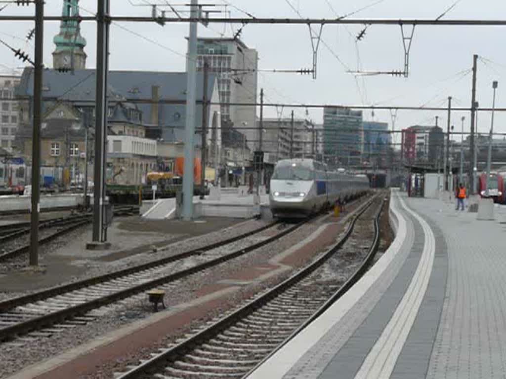 TGV Triebzug 553 verlsst am 24.02.09 den Bahnhof von Luxemburg in Richtung Paris. 