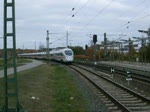 Ein und Ausfahrt von ICE1711 von Warnemnde nach Mnchen Hbf.im Rostocker Hbf.(31.10.09)