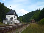 76 110 (92 88 0076 110-0-0-B- BTK) zu sehen am 06.07.14 mit einem Hackschnitzelzug in Lichtentanne/Thür.