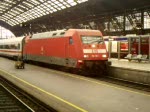 101 123 zieht den IC 1819 Kln Hbf - Stuttgart Hbf mit ex-Metropolitan Garntur aus dem Bahnhof Richtung Bonn.  27.03.08