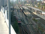 Ein RE nach Nrnberg verlsst Bamberg auf Gleis 2. Gefilmt habe ich vom Parkdeck des benachbarten Atrium-Einkaufscenters. (21.09.2009)