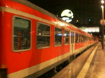 Ein Ersatzzug fr die Berliner S-Bahn fhrt gerade aus dem Hauptbahnhof in Richtung Ostbahnhof.