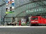 Am Gleis 13 fhrt der RE2 im Berliner Hbf nach Rathenow los.