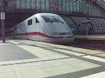 401 001 verlässt am 11.07.09 Berlin Hbf Richtung Ostbahnhof.