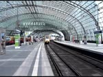 ET 445.111 der ODEG als RE2 nach Wittenberge verlt den Hauptbahnhof in Berlin. Film:20.04.2013