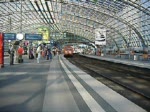 Eine 101 bei der Ausfahrt aus Berlin Hbf. Sie fahrt jetzt richtung Abstellgruppe, mit EC7 aus Krakow Glowny(Krakau) am Hacken.     (28.04.07)