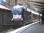 Am 11.06.2010 um 14:07 Uhr verlässt eine dem MRCE dispolok-Pool zugehörige Lok der Baureihe 182 mit dem InterCity 1926 den Bielefelder Hauptbahnhof in Richtung Berlin Südkreuz.
