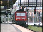 Ausfahrt der 143 206 mit einer Regionalbahn nach Bremen-Vegesack aus dem Bahnhof Bremen Hbf am 12.6.