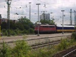 Eine Lok der Baureihe 110 durchfhrt den Dortmunder Hbf mit einem
Schadwagenzug, bestehend aus 3 NS-, 6 IC- und einem IR-Wagen.
(26.05.07)