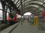 S1 nach Meien verlsst, geschoben von 182 010, den Dresdner Hbf.