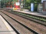 Durchfahrt eines gemischten Gterzuges, anschlieend fhrt ein RE ( SH-Express )mit dem Ziel Neumnster(?) in den Bahnhof Elmshorn am 5.7.08 ein. Anmerkung und eine kleine Frage: Anmerkung: Das  Oh !  Am Anfang, kommt nicht von mir ;-) Frage : Was ist das fr eine Lok die den Zug zieht ? Wo kommt sie her bzw. fr wen fhrt sie ? Bitte melden !