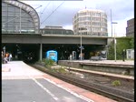 Parallelausfahrt im Bahnhof Hamburg HBF rechts fhrt die Werbe S-Bahn als S3 nach Stade aus und links der ICE 37 nach Kopenhagen. Es ist ein 605 der auf den Namen  Jever  getauft ist. 20.6 Hamburg  