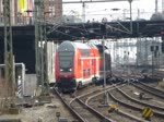 Einfahrt eines Doppelstockzuges als RB nach Bad Oldesloe in den Hamburger Hbf am 04.04.13.