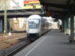 Hier die Einfahrt eines IC nach Stralsund mit der Schublok 120 105-2. 04.04.13. Hamburg Hbf.