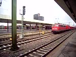 Am 27.02.2009 durchfuhr die BR 115 327-9 den Hannover Hauptbahnhof.Mit sich zog sie die BR 112 134 und einige Doppelstockwagen.