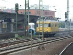 Oberleitungsmessfahrzeug 702 148-8 hat nach langen warten am Signal endlich Grn und verlsst den Hauptbahnhof Koblenz.29.9.08