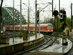 Der RE 12 von KMD nach Trier Hbf bei der Einfahrt in den Kölner Hbf Schublok ist 218 217