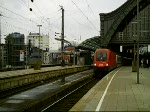 Glück muß man haben. OBB Taurus Lok 1116 138-7 verlässt mit dem IC 2025 den Kölner Hbf am Sonntag den 16.11.2008 um 11:53Uhr.
Ein Tipp an alle Das Zug Paar IC 2025/2024 hat alle par Tage zb. eine Doppeltraktion oder in der Woche vor dem 2025 ein Taurus es wechseld ständig. Weitere Taurus videos werden ab ende Dezember/Anfang Januar vom CNL 13365/13364 folgen. in den Nächsten Tagen bzw. Wochen stelle ich 3 Doppeltrakionsvideos ein.
Ich finde das Video Gut weil die Tonleiter auch zu hören ist wie ist eure Meinung zu dem Video.Ich bitte um erliche Meinungen.