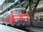 218 216-0 fährt mit ihrem RE12 aus Trier Hbf nach Köln-Messe/Deutz aus Köln Hbf (Gleis 1) aus.