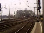 Einfahrt von 101 019-8 mit IC 2025 Hamburg-Altona - Frankfurt(Main)Hbf in Kln Hbf.