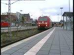 185 155 furh mit einem Gz in den Bahnhof Lbekc ich habe das Video nachher abgebrochen da der Zug zum stehen kam. Gesehen am 12.12 in Lbeck HBF