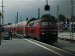 Lbeck Hbf 2007.
Ankunft eines 7-teiligen Doppelstockzuges aus Hamburg mit 2 Loks BR 218. Anschlieende Zugtrennung. Der Hintere Teil fhrt in den Abstellbahnhof. Der verbleibende fnfteilige Wagenzug, fhrt Spter nach HL-Travemnde.