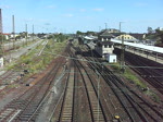 145-CL 003 der R4C durchfhrt am 26.09.09 mit einem Gterzug den Bahnhof Riesa Richtung Leipzig.