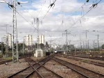 Einfahrt eines TGV-POS nach Stuttgart Hbf. Auerdem fhrt ein ICE-1 aus dem Bahnhof Stuttgart aus. Aufgenommen am 3.Juli 2007