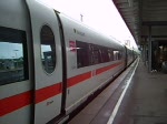 2 ICE3 bei der Abfahrt im Stuttgarter Hbf + Durchsage fr den ankommenden IC Nrnberg-Karlsruhe.