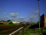 Zwei 218er ziehen ihren IC ber einen Bahnbergang ca. 500m vor Westerland(Sylt)