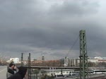 Ein Regenbogen ber Dresden bei der Ausfahrt der  Starlok  des 2.Dresdner Dampfloktreffens, 01 509, aus dem Hauptbahnhof am 28.3.2010.