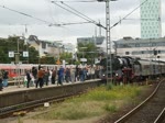 03 1010 mit dem Sonderzug  Rund um Hamburg bei der Ausfahrt im Bahnhof Hamburg-Altona .(23.07.2011)