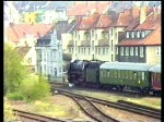 Ein Sonderzug mit der 041 360, durchfhrt mit voller Geschwindigkeit Den Bf.