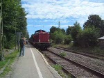 212 084-8 fhrt mit einem Pfiff aus dem Bahnhof Aha mit ihrem Sonderzug aus.