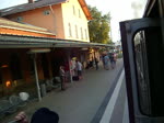 Ausfahrt von 65 1049 im Bahnhof Pulsnitz in Richtung Dresden und weiter nach Chemnitz.