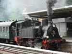 Zum Tag der Offenen Tr der S-Bahn Hamburg wurde zwischen den S-Bahnen der Linie S1, dieser Dampfsonderzug bespannt mit der 91 134 zwischen Poppenbttel und Ohlsdorf, wo das S-Bahn Werk ist Eingesetzt. Hier bei der ausfahrt aud dem Bf.Poppenbttel.